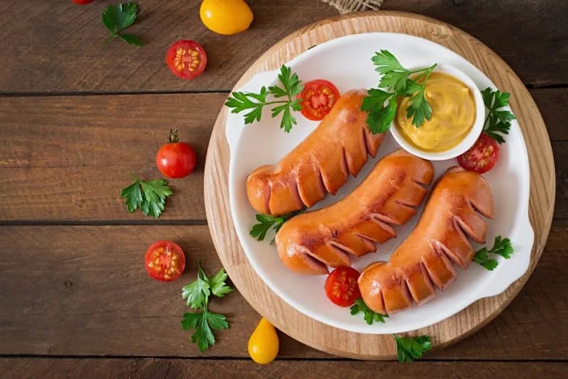 Ile kalorii ma kiełbasa z grilla: Tabela wartości wszystkich rodzajów