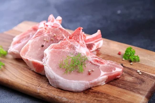 Ile kalorii ma mięso wieprzowe i co warto wiedzieć o jego wartościach odżywczych