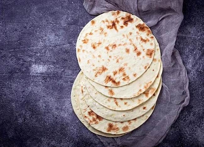 Ile kalorii ma jedna tortilla? Prawda o kaloryczności i wartościach odżywczych