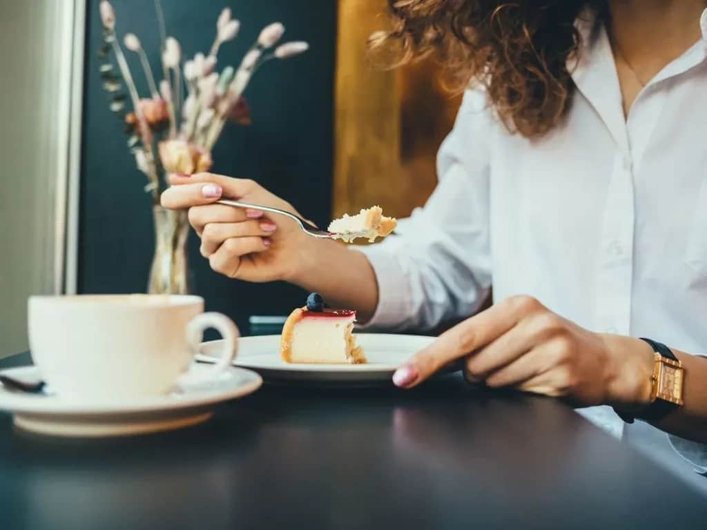 Ile kalorii trzeba zjeść żeby przytyć 1 kg? Prosty sposób na masę