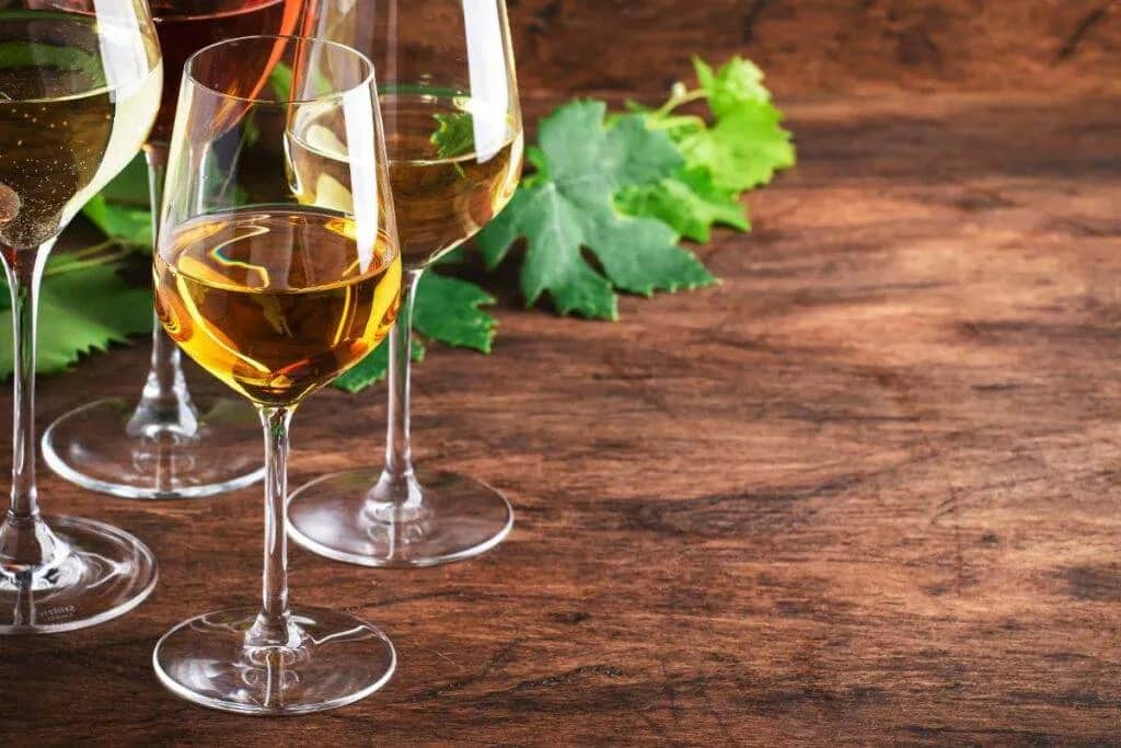 Ile kalorii ma wino? Poznaj kaloryczność każdego rodzaju trunku