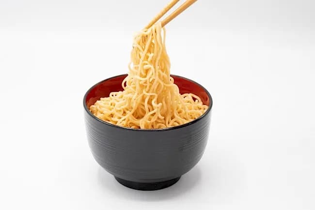 Ile kalorii ma makaron z zupki chińskiej: prawda o wartościach odżywczych