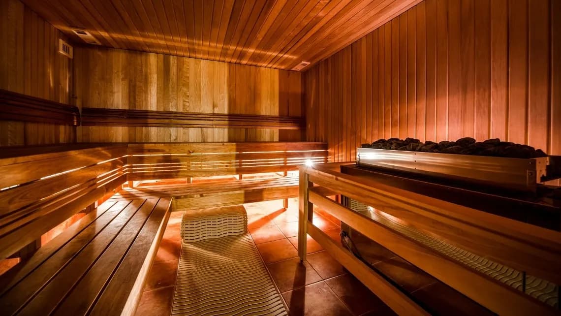 Ile kalorii spala sauna: poznaj prawdziwe liczby i efekty odchudzania