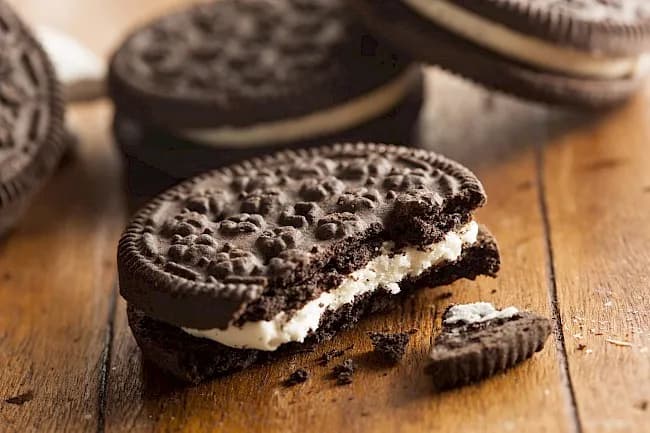 Ile kalorii ma oreo? Poznaj wartości odżywcze i skład popularnych ciastek