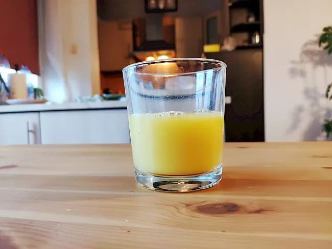 Ile kalorii ma szklanka soku pomarańczowego: wartość i czas spalania